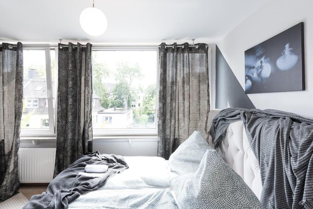 - Nice New York Apartment In The Heart Of Duisburg - Betten & Sofa - 5 Mins Central Station Hbf - Big Tv & Wifi - Zewnętrze zdjęcie