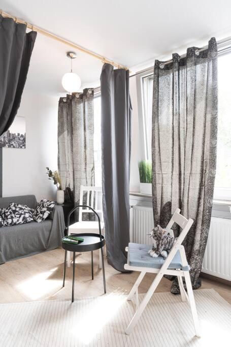 - Nice New York Apartment In The Heart Of Duisburg - Betten & Sofa - 5 Mins Central Station Hbf - Big Tv & Wifi - Zewnętrze zdjęcie