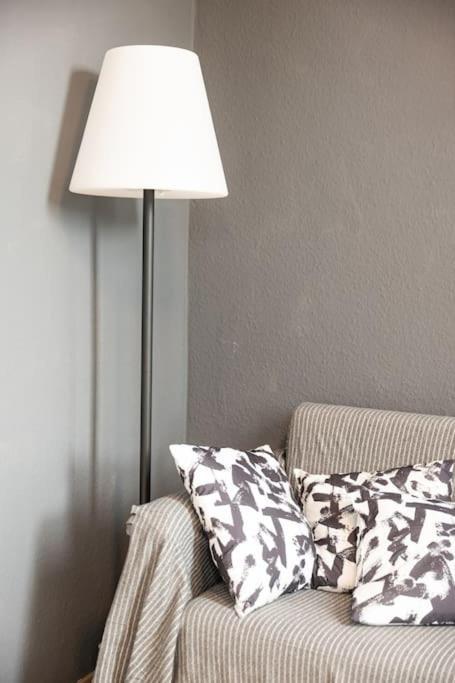 - Nice New York Apartment In The Heart Of Duisburg - Betten & Sofa - 5 Mins Central Station Hbf - Big Tv & Wifi - Zewnętrze zdjęcie