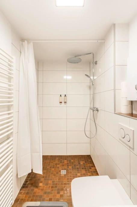 - Nice New York Apartment In The Heart Of Duisburg - Betten & Sofa - 5 Mins Central Station Hbf - Big Tv & Wifi - Zewnętrze zdjęcie